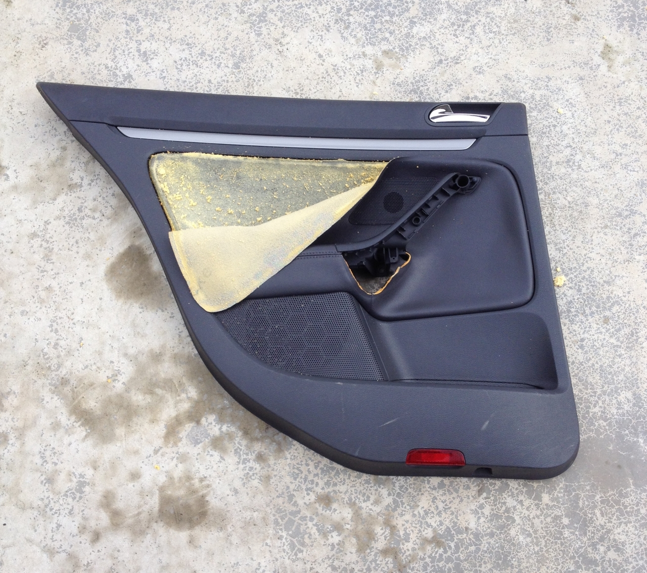 VWゴルフ ドア内張り剥がれ補修 | ブログ | 千葉県大網 ホイール修理・内装リペアのトータルリペアシーガル